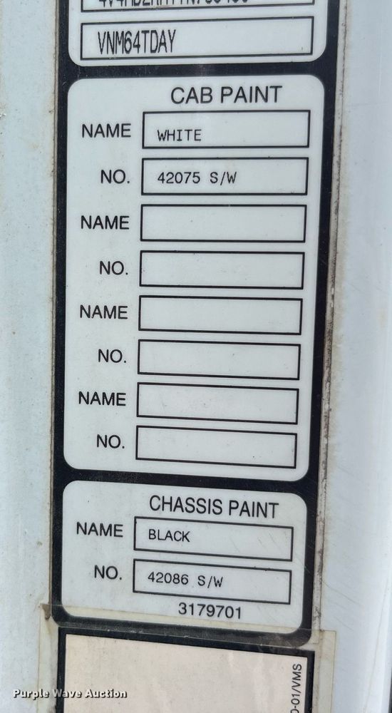 image for item DP0494 2000 Volvo VNM  semi truck