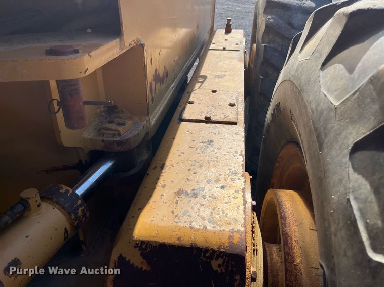 image for item DP0495 1992 Dresser 850  motor grader