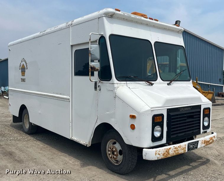 image for item DP0499 1990 Chevrolet P30  delivery van