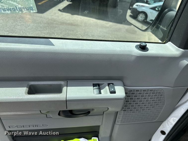 image for item DP3110 2013 Ford E350 Super Duty  van