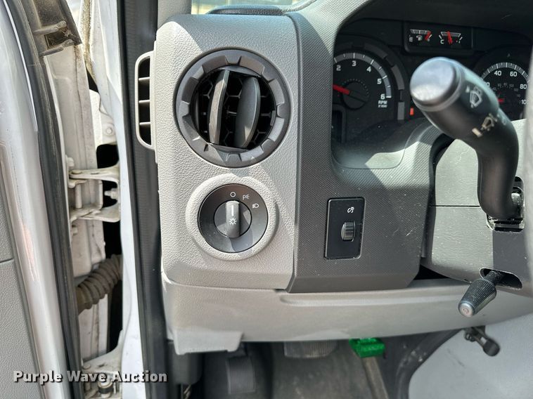 image for item DP3110 2013 Ford E350 Super Duty  van