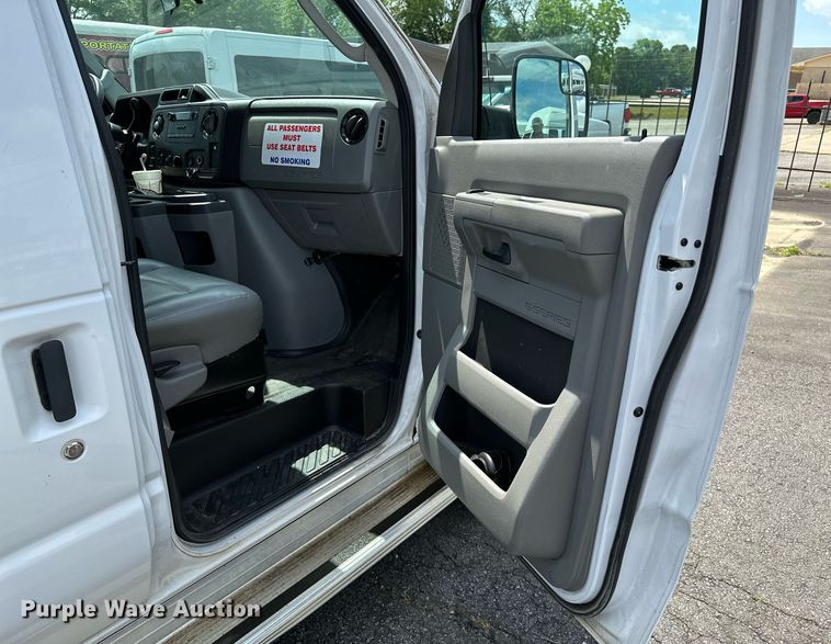 image for item DP3110 2013 Ford E350 Super Duty  van