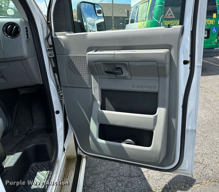 image for item DP3110 2013 Ford E350 Super Duty  van