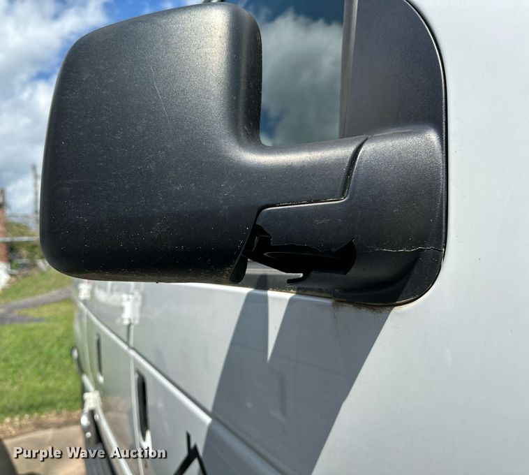 image for item DP3111 2013 Ford E350 Super Duty  van