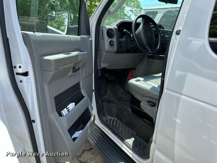 image for item DP3111 2013 Ford E350 Super Duty  van