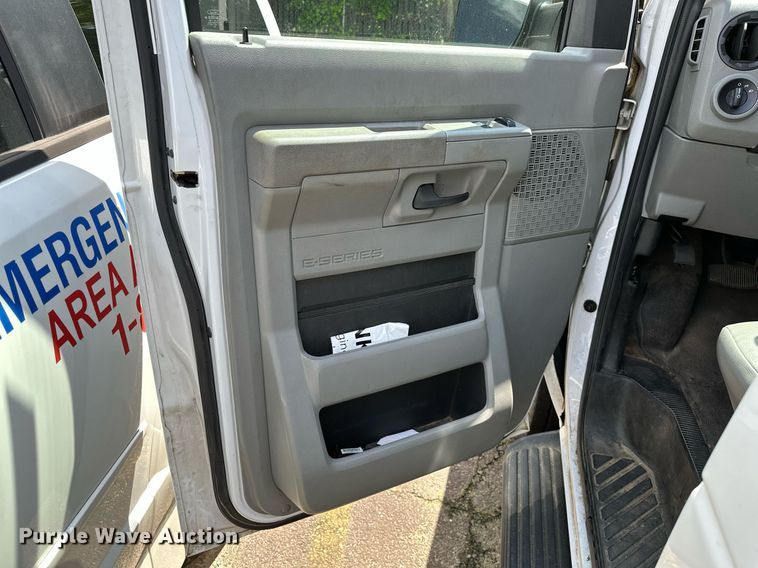 image for item DP3111 2013 Ford E350 Super Duty  van