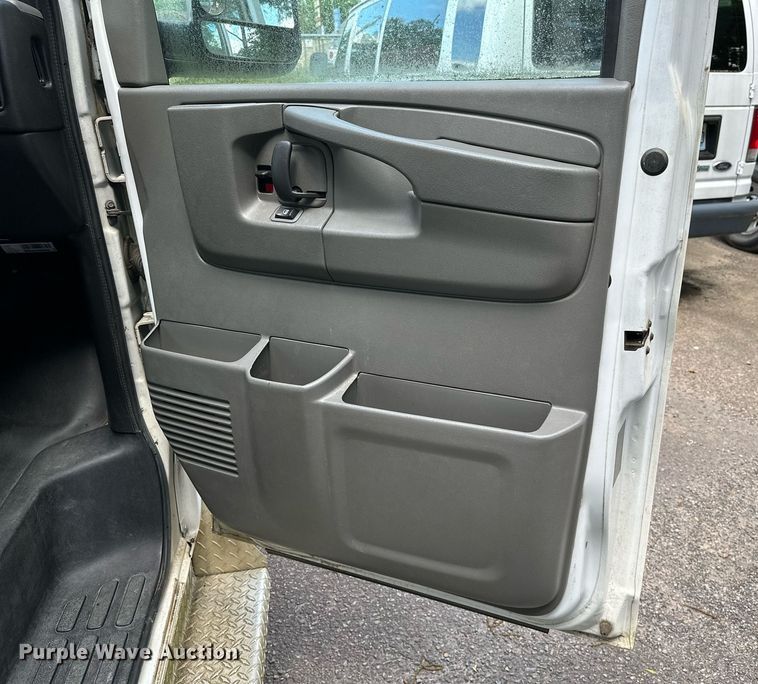 image for item DP3113 2014 Chevrolet Express 3500  van