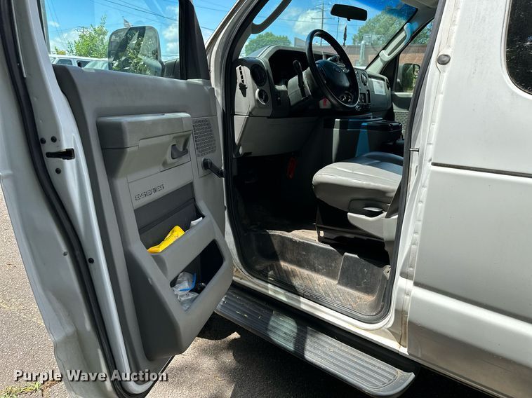 image for item DP3114 2013 Ford E350 Super Duty XL  van