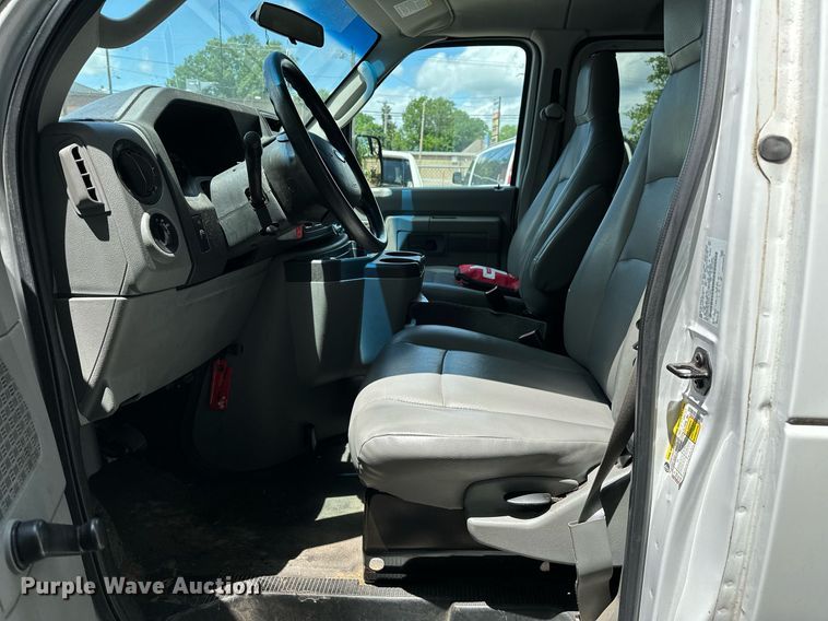 image for item DP3114 2013 Ford E350 Super Duty XL  van