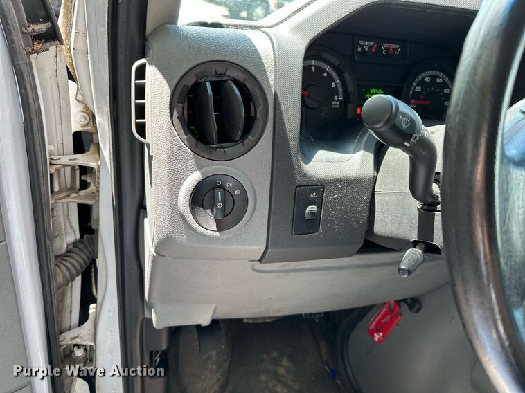 image for item DP3114 2013 Ford E350 Super Duty XL  van