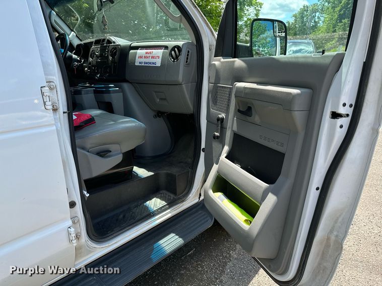 image for item DP3114 2013 Ford E350 Super Duty XL  van