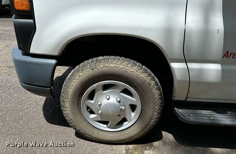 image for item DP3114 2013 Ford E350 Super Duty XL  van