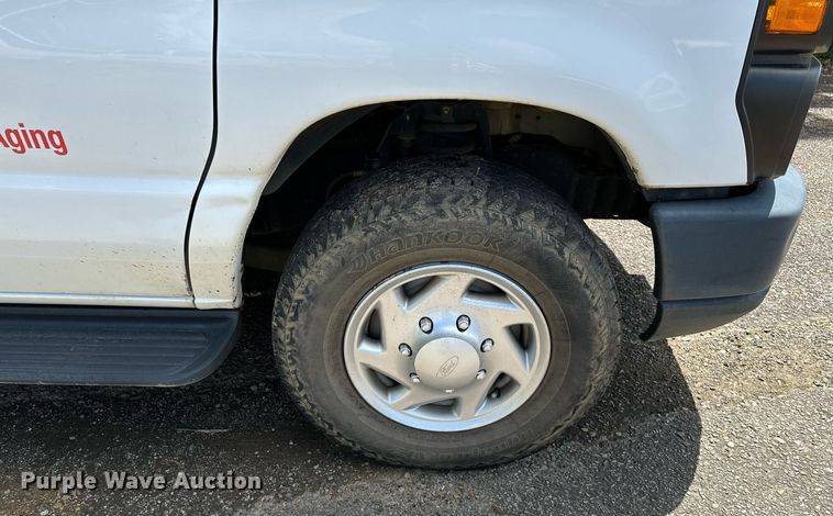 image for item DP3114 2013 Ford E350 Super Duty XL  van