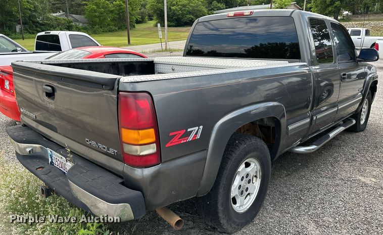 image for item DP3133 2000 Chevrolet Silverado 1500  Ext. Cab pickup truck