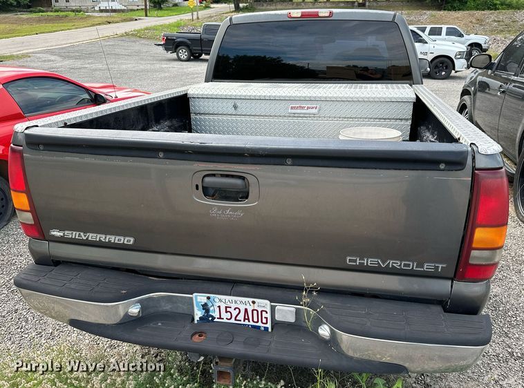 image for item DP3133 2000 Chevrolet Silverado 1500  Ext. Cab pickup truck