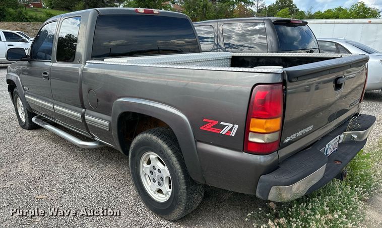 image for item DP3133 2000 Chevrolet Silverado 1500  Ext. Cab pickup truck