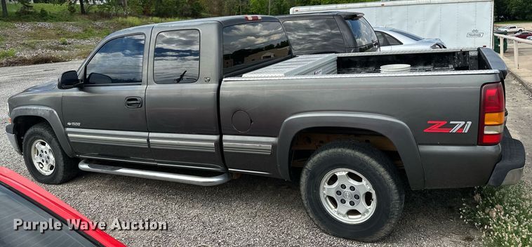 image for item DP3133 2000 Chevrolet Silverado 1500  Ext. Cab pickup truck