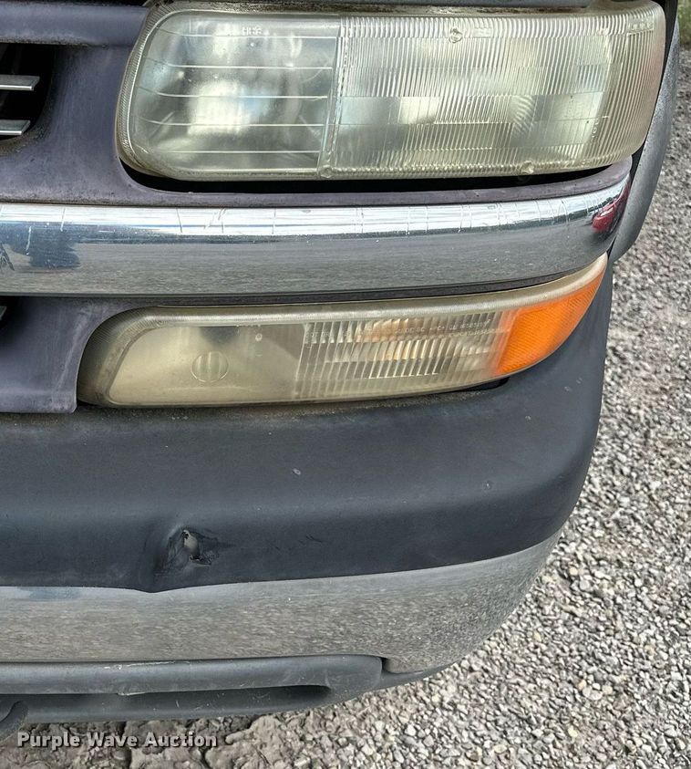 image for item DP3133 2000 Chevrolet Silverado 1500  Ext. Cab pickup truck