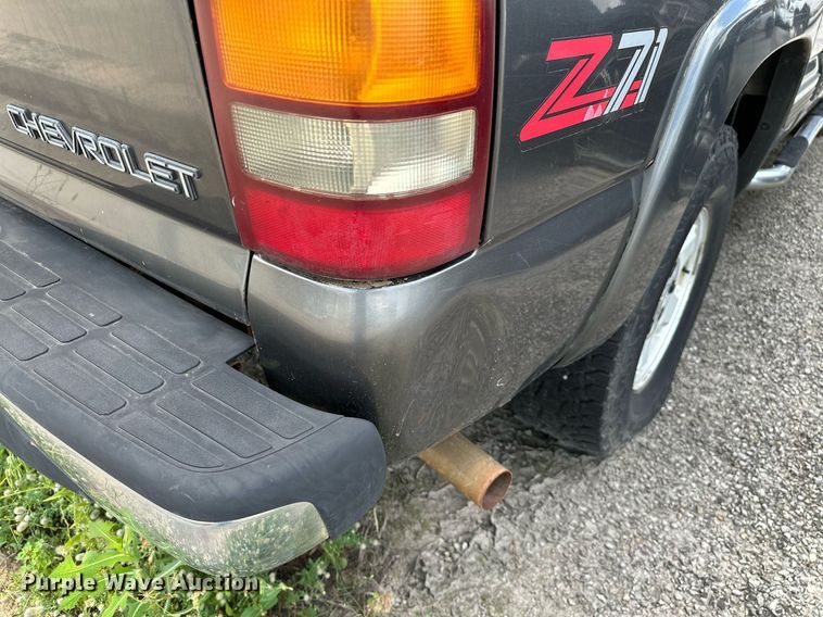 image for item DP3133 2000 Chevrolet Silverado 1500  Ext. Cab pickup truck