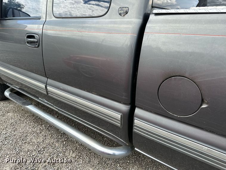 image for item DP3133 2000 Chevrolet Silverado 1500  Ext. Cab pickup truck