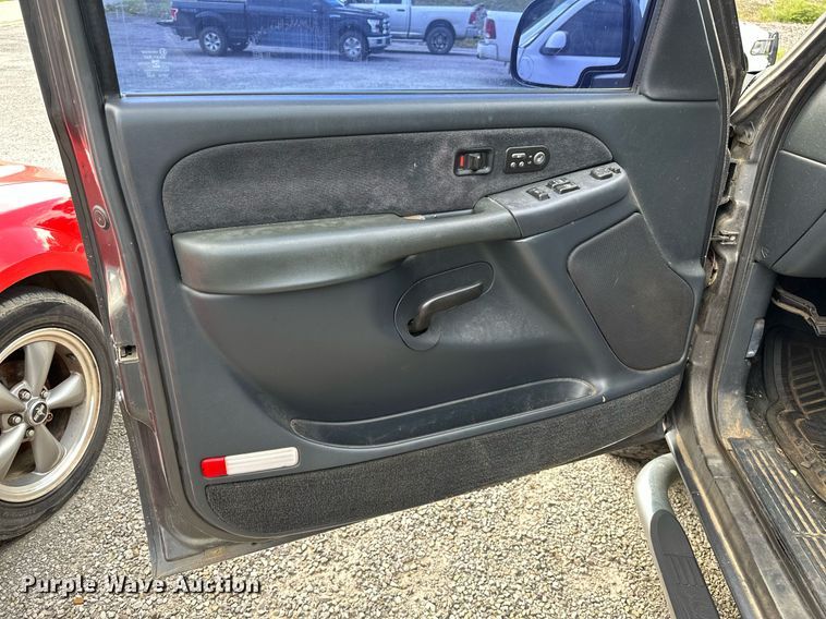 image for item DP3133 2000 Chevrolet Silverado 1500  Ext. Cab pickup truck