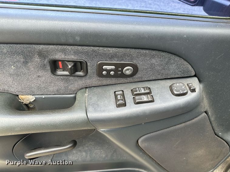 image for item DP3133 2000 Chevrolet Silverado 1500  Ext. Cab pickup truck