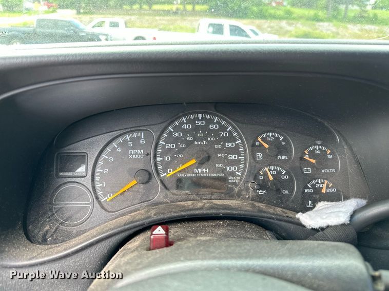 image for item DP3133 2000 Chevrolet Silverado 1500  Ext. Cab pickup truck