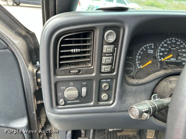 image for item DP3133 2000 Chevrolet Silverado 1500  Ext. Cab pickup truck