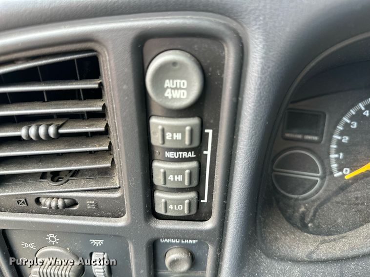 image for item DP3133 2000 Chevrolet Silverado 1500  Ext. Cab pickup truck