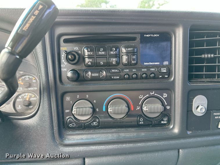 image for item DP3133 2000 Chevrolet Silverado 1500  Ext. Cab pickup truck