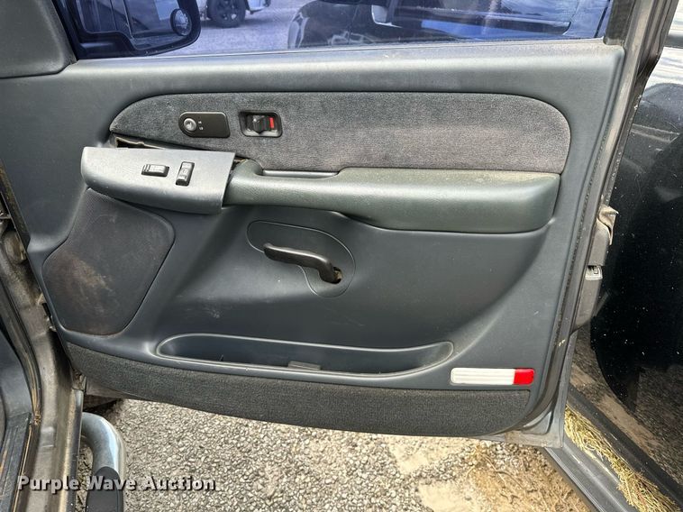 image for item DP3133 2000 Chevrolet Silverado 1500  Ext. Cab pickup truck