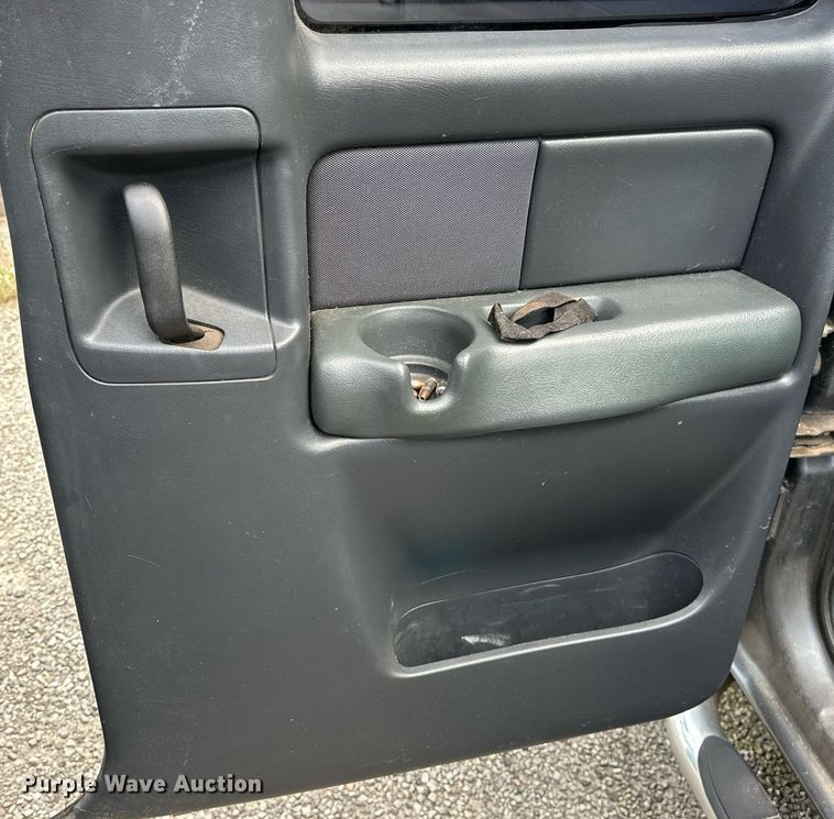 image for item DP3133 2000 Chevrolet Silverado 1500  Ext. Cab pickup truck