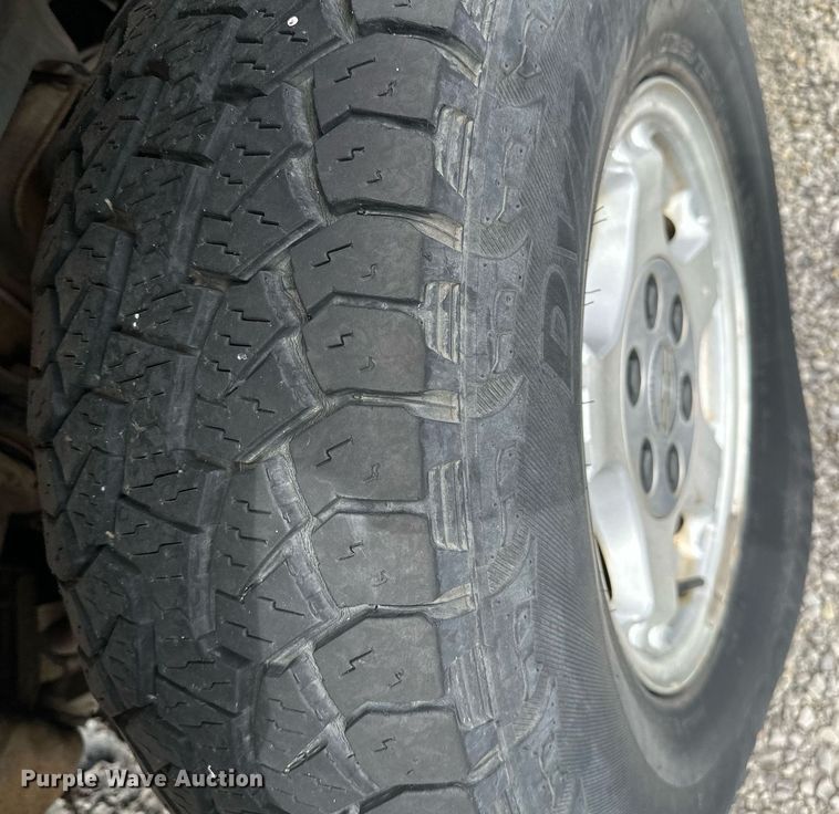 image for item DP3133 2000 Chevrolet Silverado 1500  Ext. Cab pickup truck