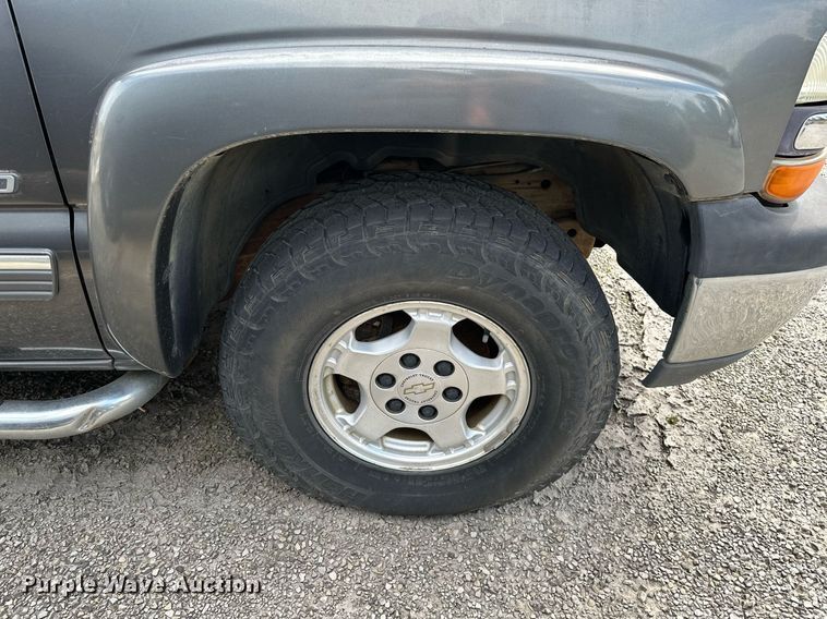 image for item DP3133 2000 Chevrolet Silverado 1500  Ext. Cab pickup truck