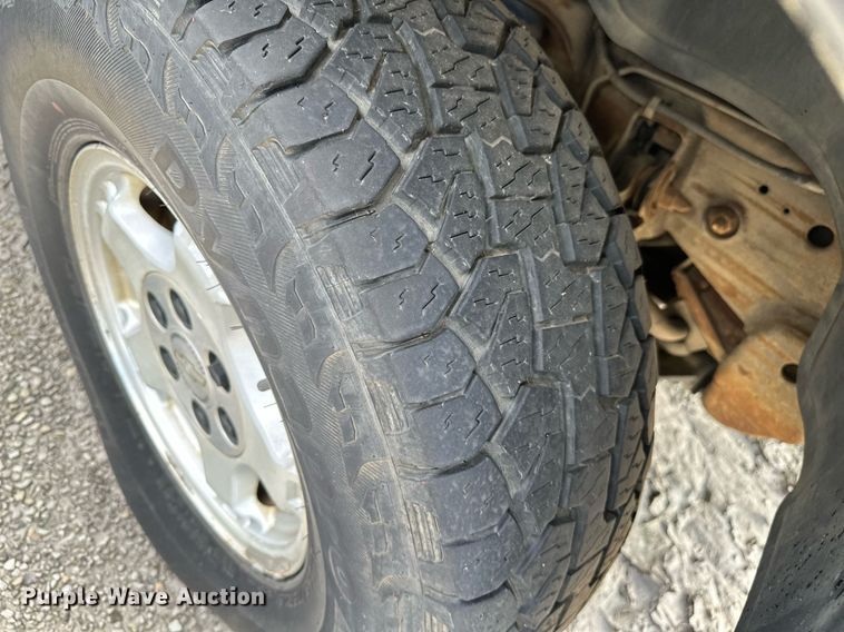 image for item DP3133 2000 Chevrolet Silverado 1500  Ext. Cab pickup truck