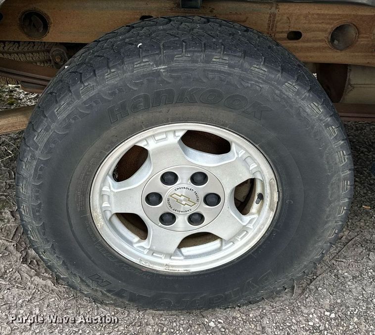 image for item DP3133 2000 Chevrolet Silverado 1500  Ext. Cab pickup truck