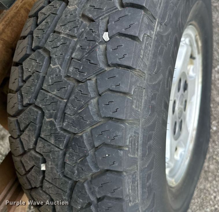 image for item DP3133 2000 Chevrolet Silverado 1500  Ext. Cab pickup truck