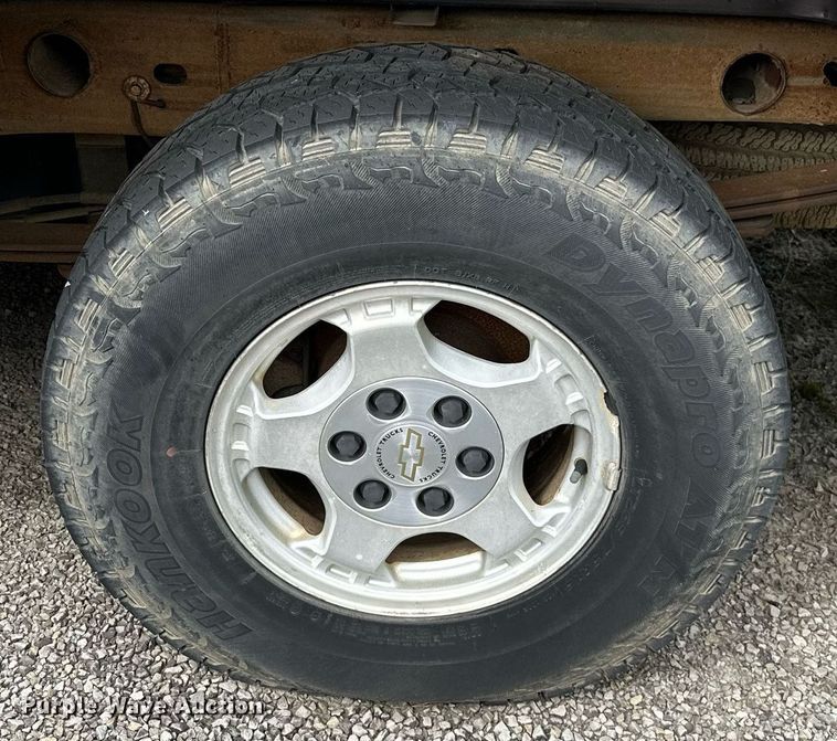 image for item DP3133 2000 Chevrolet Silverado 1500  Ext. Cab pickup truck