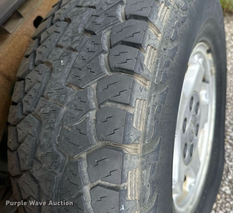 image for item DP3133 2000 Chevrolet Silverado 1500  Ext. Cab pickup truck