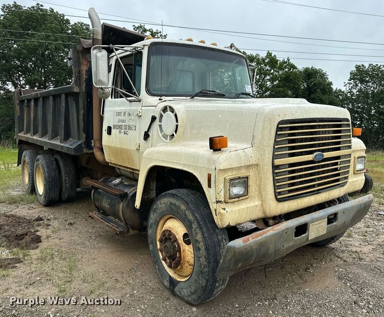 image for item DP3142 1997 Ford LT9000  dump truck