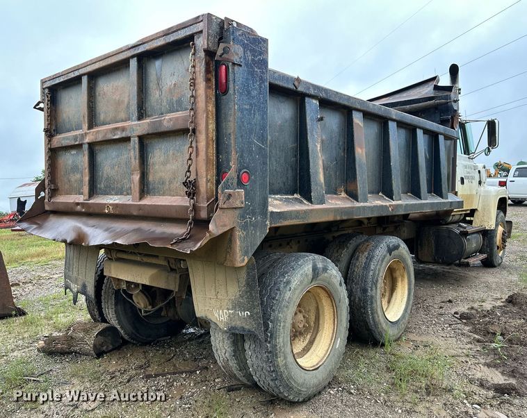 image for item DP3142 1997 Ford LT9000  dump truck