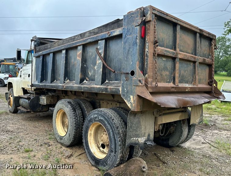 image for item DP3142 1997 Ford LT9000  dump truck