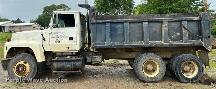 image for item DP3142 1997 Ford LT9000  dump truck