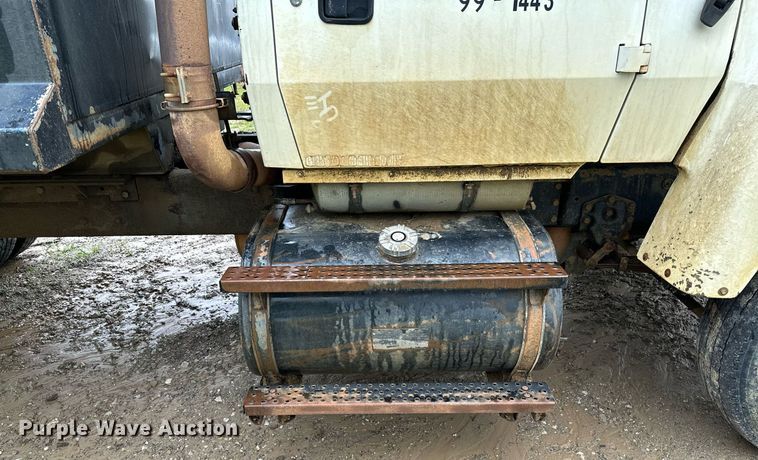 image for item DP3142 1997 Ford LT9000  dump truck