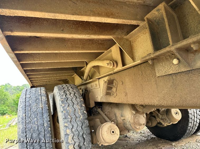 image for item DP3142 1997 Ford LT9000  dump truck