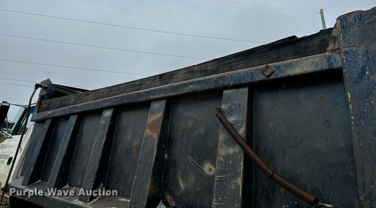 image for item DP3142 1997 Ford LT9000  dump truck