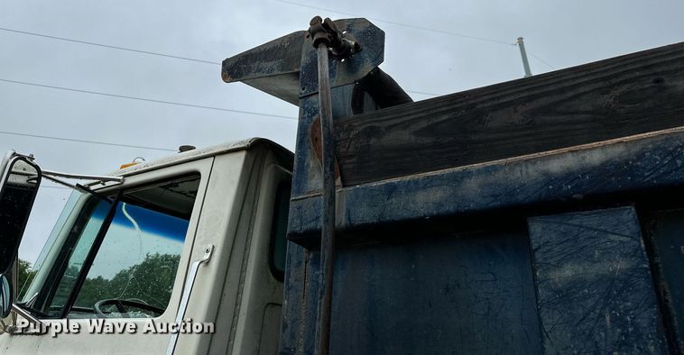 image for item DP3142 1997 Ford LT9000  dump truck