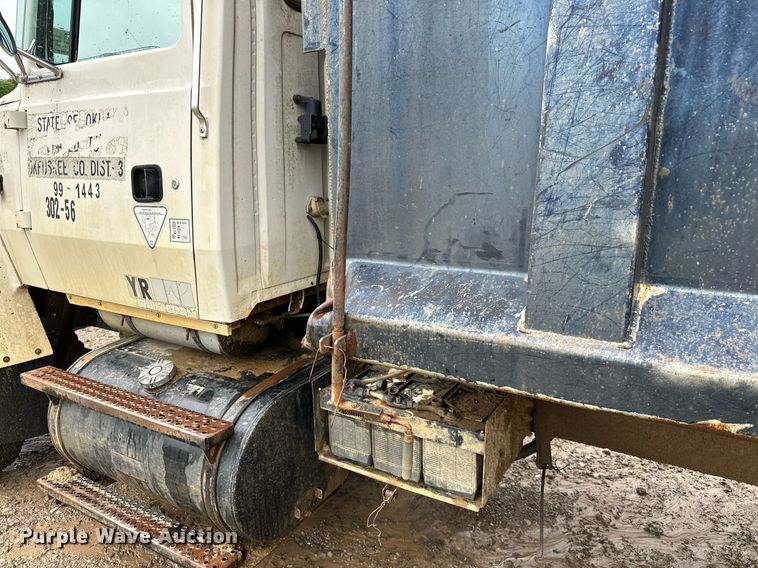 image for item DP3142 1997 Ford LT9000  dump truck