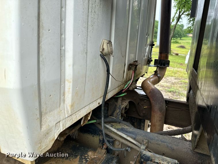 image for item DP3142 1997 Ford LT9000  dump truck