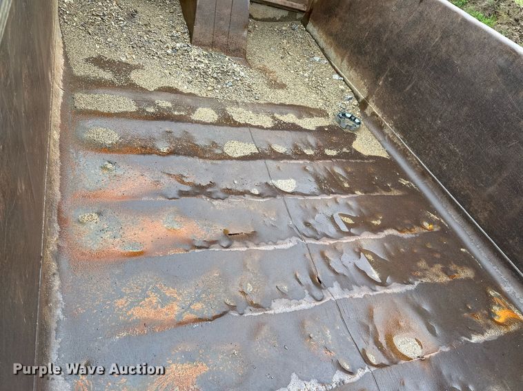 image for item DP3142 1997 Ford LT9000  dump truck